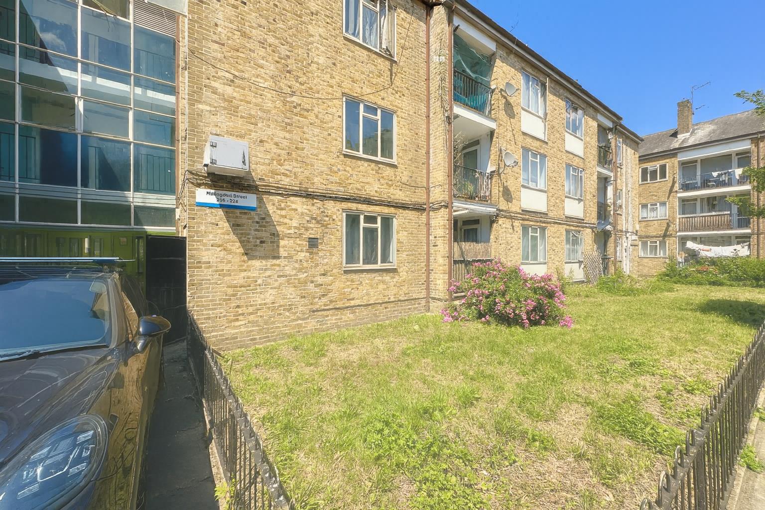  4 Bedroom Flat - Purpose Built