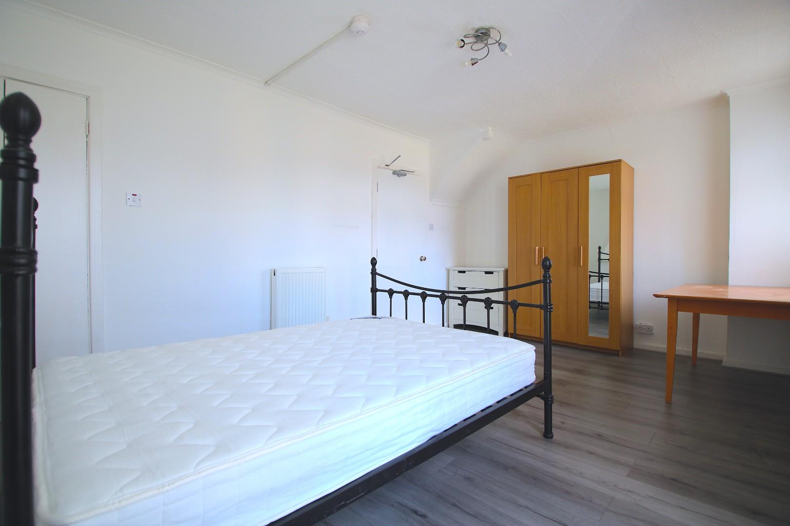  4 Bedroom Flat - Purpose Built